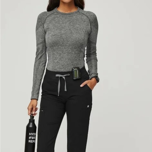 NWT FIGS Black Women's Yola Skinny Scrub Pants ✨🫶🏼